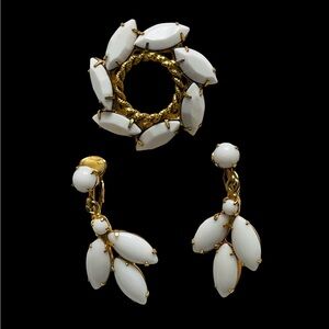 Vintage Mid-Century White Milk Glass Wreath Brooch And Clip Earrings